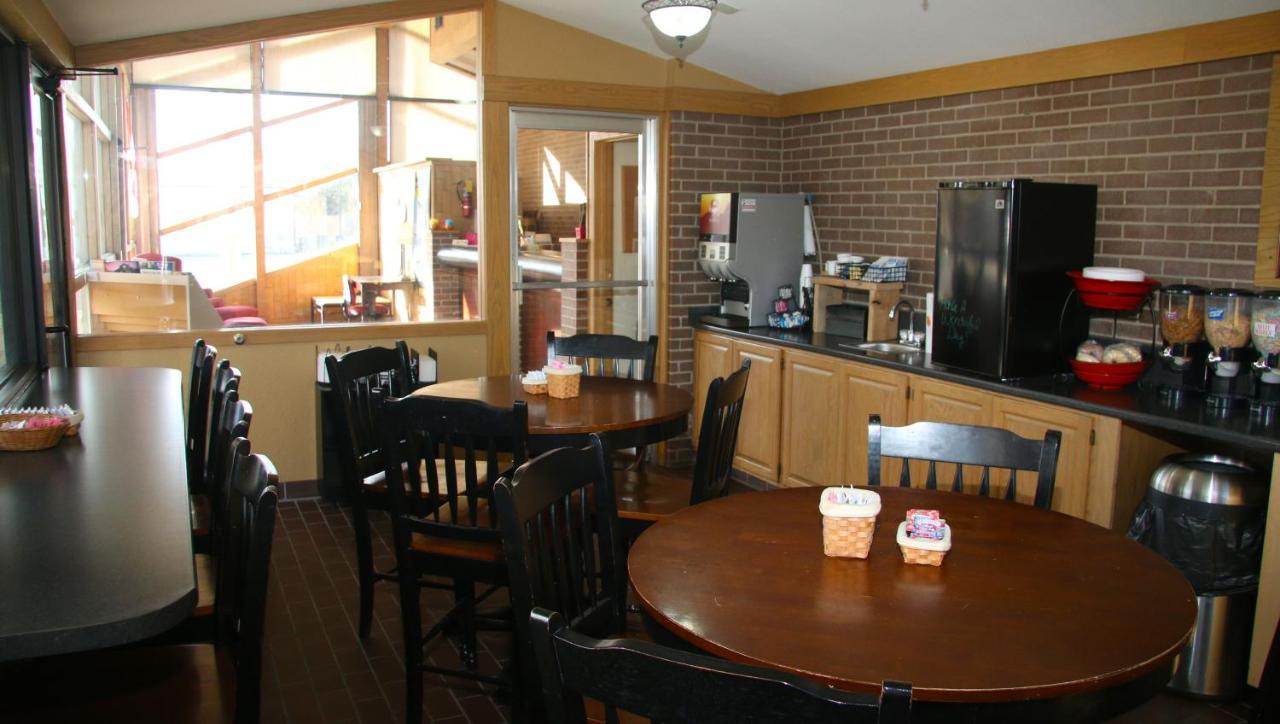 Townsman Inn Larned Exteriér fotografie